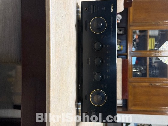 TEACH A- R600 INTEGRATED STEREO AMPLIFIER